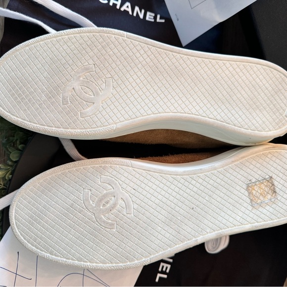 EEUC SZ 39 CHANEL Suede & Velvet Sneakers - Picture 7 of 7
